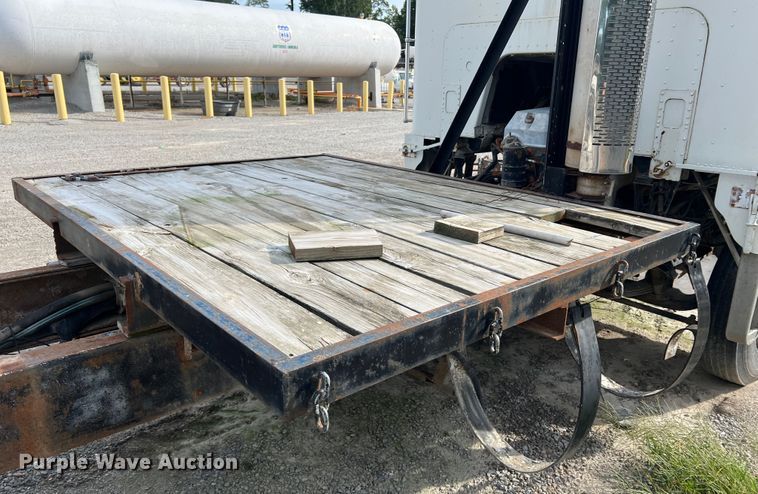 image for item MR9847 1991 Freightliner C112  truck cab and chassis