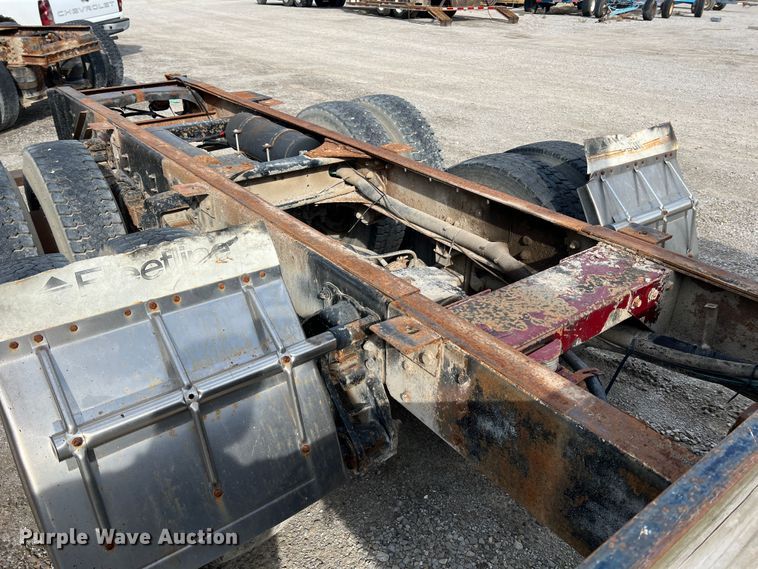 image for item MR9847 1991 Freightliner C112  truck cab and chassis