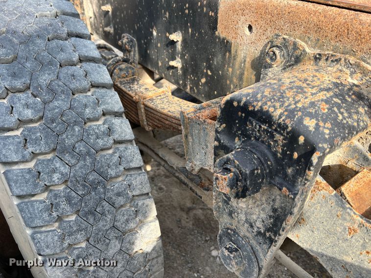 image for item MR9847 1991 Freightliner C112  truck cab and chassis