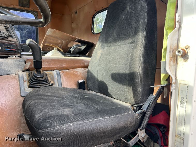 image for item MR9847 1991 Freightliner C112  truck cab and chassis