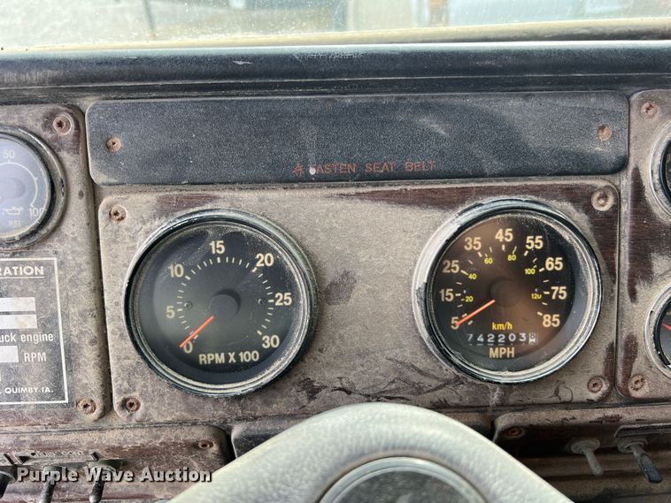 image for item MR9847 1991 Freightliner C112  truck cab and chassis