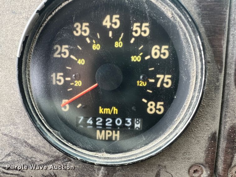 image for item MR9847 1991 Freightliner C112  truck cab and chassis