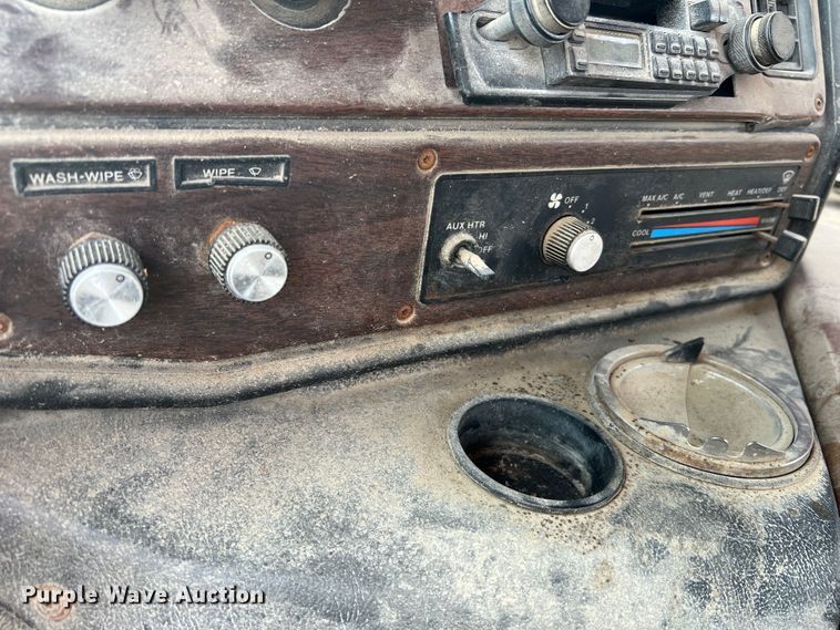 image for item MR9847 1991 Freightliner C112  truck cab and chassis