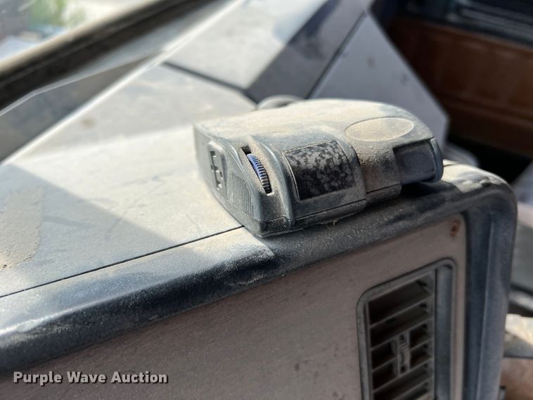 image for item MR9847 1991 Freightliner C112  truck cab and chassis