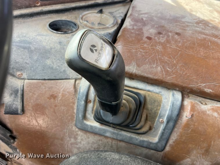 image for item MR9847 1991 Freightliner C112  truck cab and chassis