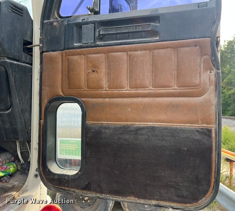 image for item MR9847 1991 Freightliner C112  truck cab and chassis