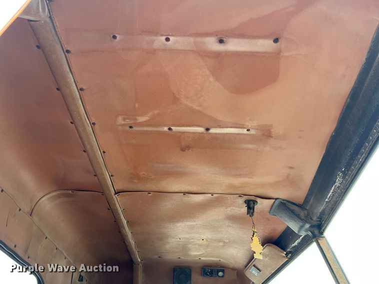 image for item MR9847 1991 Freightliner C112  truck cab and chassis