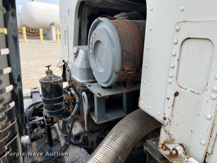 image for item MR9847 1991 Freightliner C112  truck cab and chassis