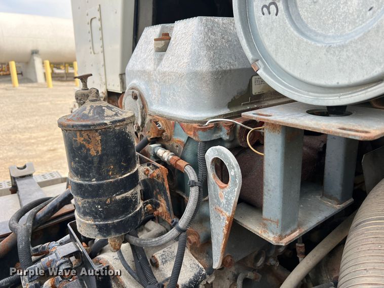 image for item MR9847 1991 Freightliner C112  truck cab and chassis