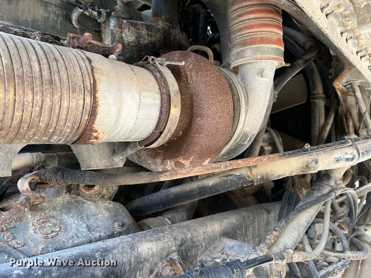 image for item MR9847 1991 Freightliner C112  truck cab and chassis