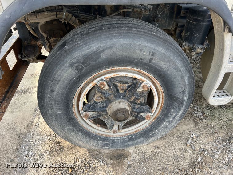 image for item MR9847 1991 Freightliner C112  truck cab and chassis