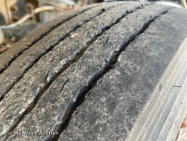 image for item MR9847 1991 Freightliner C112  truck cab and chassis