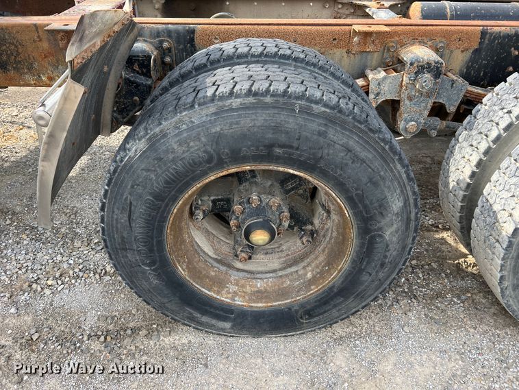 image for item MR9847 1991 Freightliner C112  truck cab and chassis