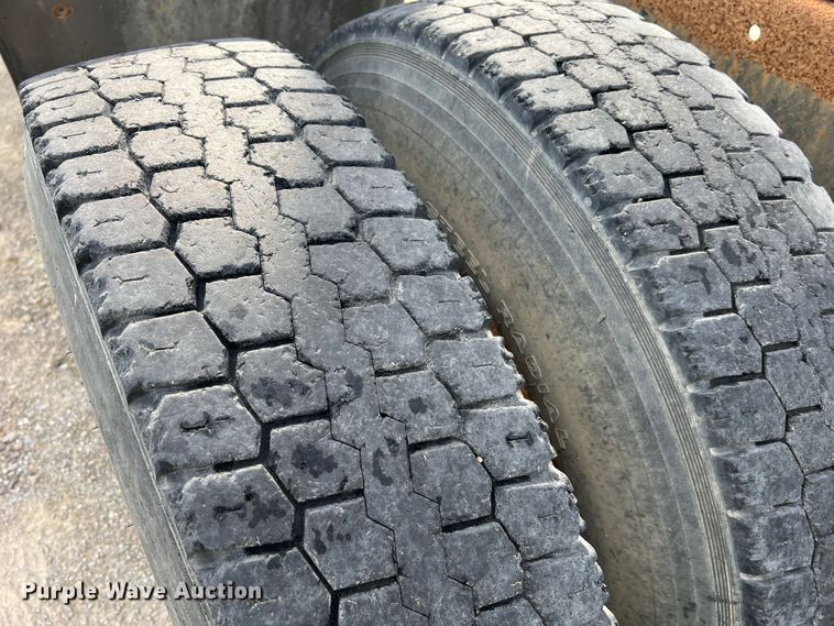 image for item MR9847 1991 Freightliner C112  truck cab and chassis