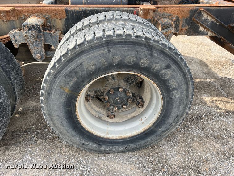 image for item MR9847 1991 Freightliner C112  truck cab and chassis