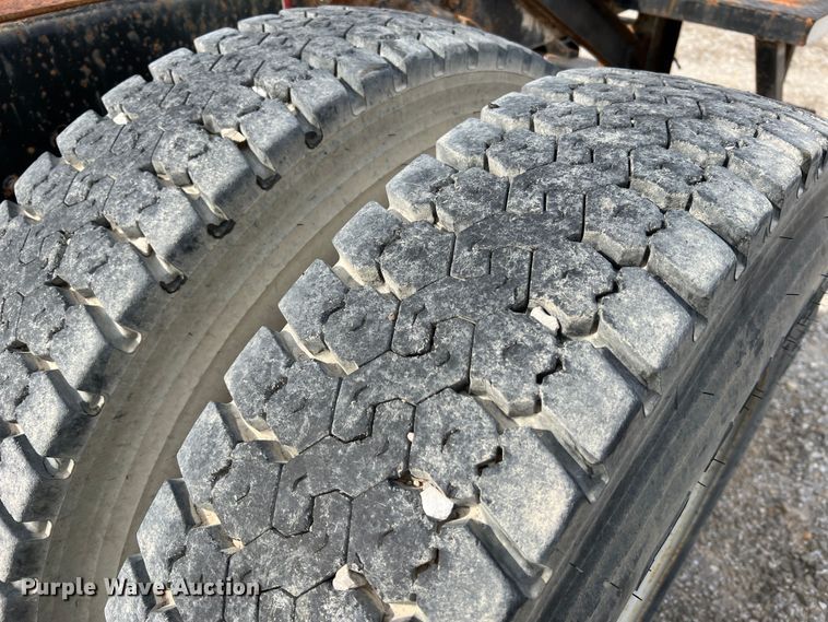 image for item MR9847 1991 Freightliner C112  truck cab and chassis