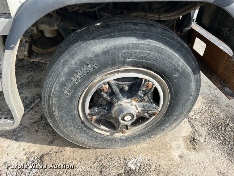 image for item MR9847 1991 Freightliner C112  truck cab and chassis