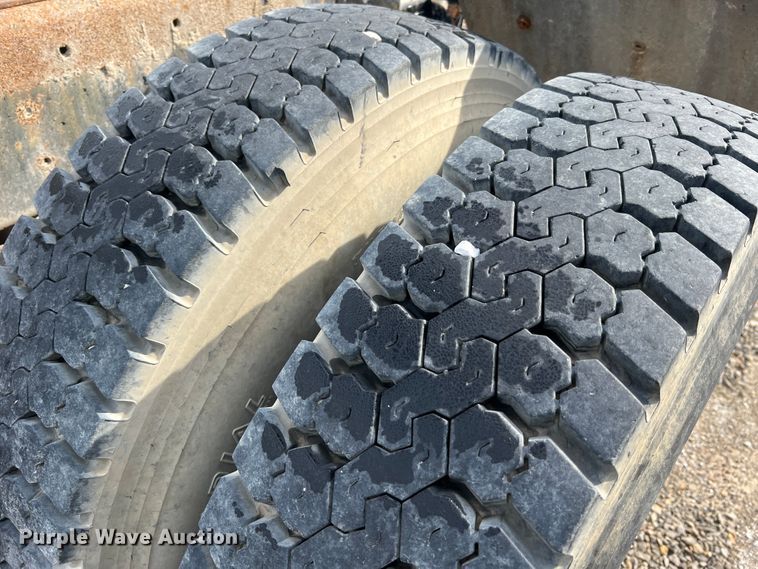 image for item MR9847 1991 Freightliner C112  truck cab and chassis