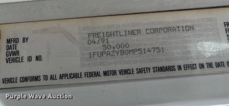 image for item MR9847 1991 Freightliner C112  truck cab and chassis