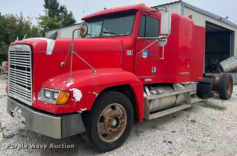 image for item MR9860 1999 Freightliner FLD  semi truck