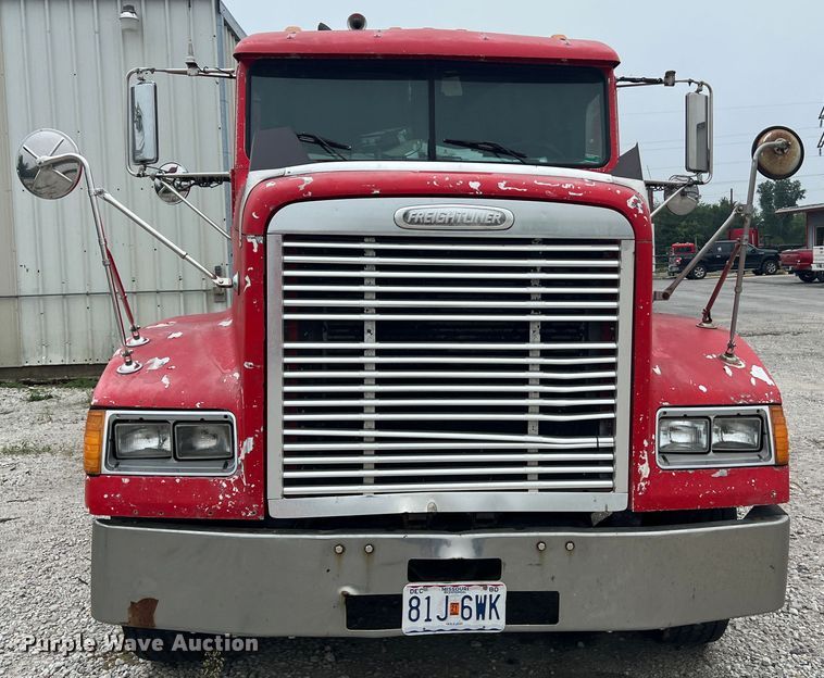 image for item MR9860 1999 Freightliner FLD  semi truck