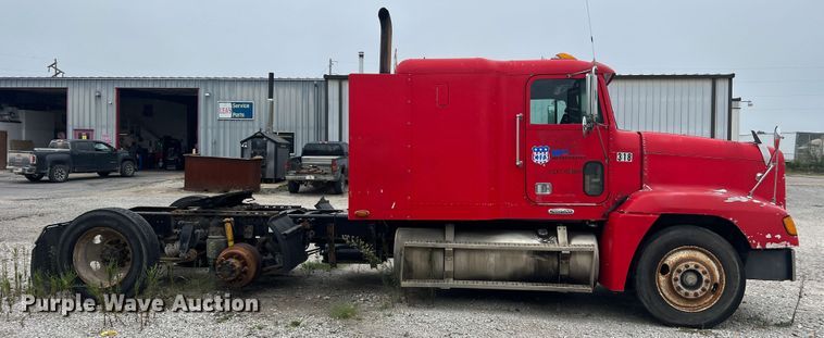 image for item MR9860 1999 Freightliner FLD  semi truck