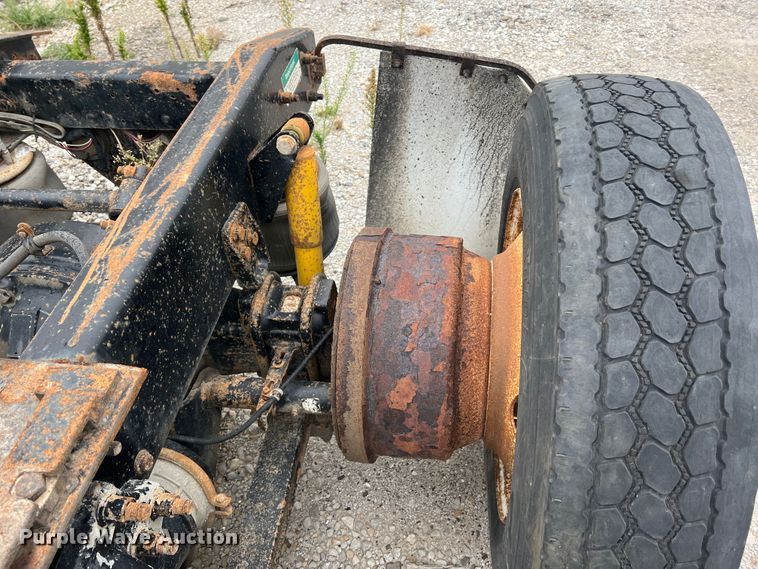 image for item MR9860 1999 Freightliner FLD  semi truck