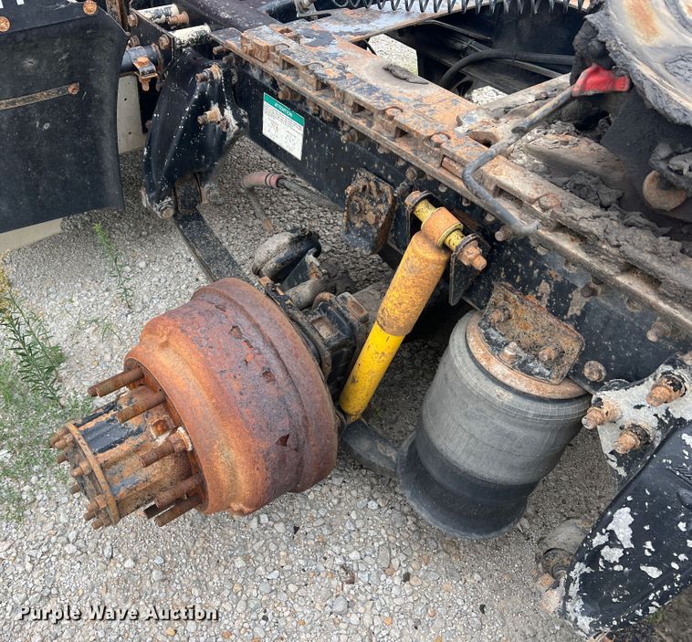 image for item MR9860 1999 Freightliner FLD  semi truck