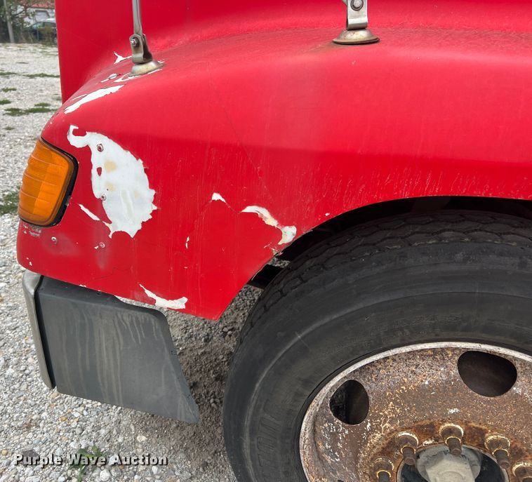 image for item MR9860 1999 Freightliner FLD  semi truck