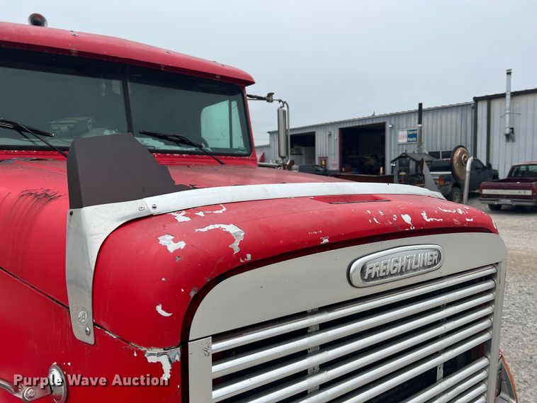 image for item MR9860 1999 Freightliner FLD  semi truck