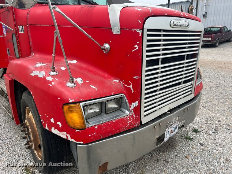 image for item MR9860 1999 Freightliner FLD  semi truck