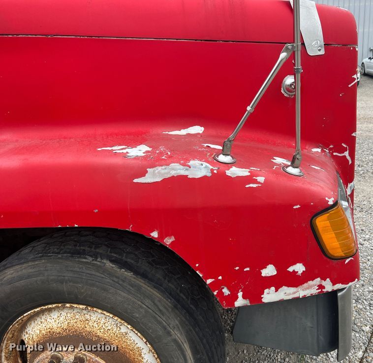 image for item MR9860 1999 Freightliner FLD  semi truck