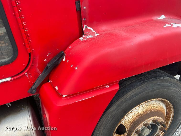 image for item MR9860 1999 Freightliner FLD  semi truck