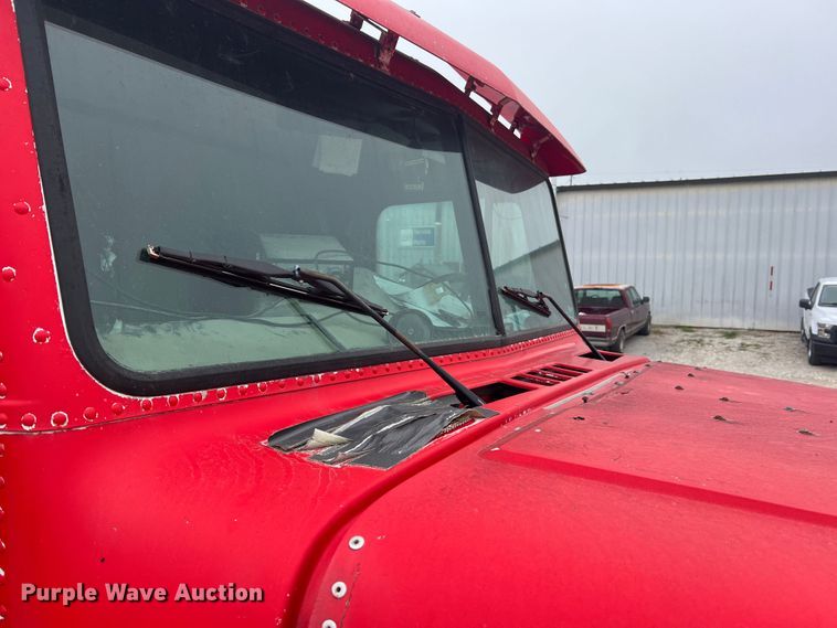 image for item MR9860 1999 Freightliner FLD  semi truck