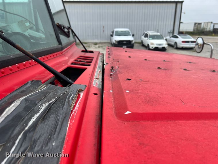 image for item MR9860 1999 Freightliner FLD  semi truck