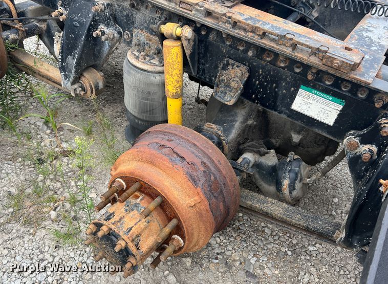 image for item MR9860 1999 Freightliner FLD  semi truck