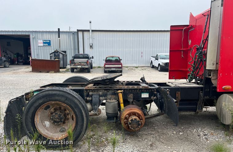 image for item MR9860 1999 Freightliner FLD  semi truck