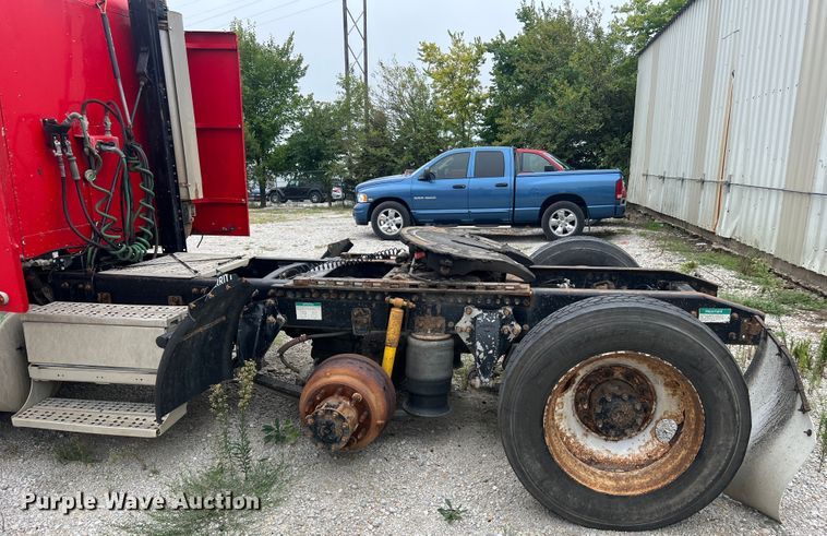 image for item MR9860 1999 Freightliner FLD  semi truck