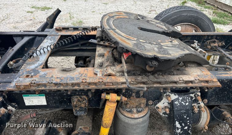 image for item MR9860 1999 Freightliner FLD  semi truck