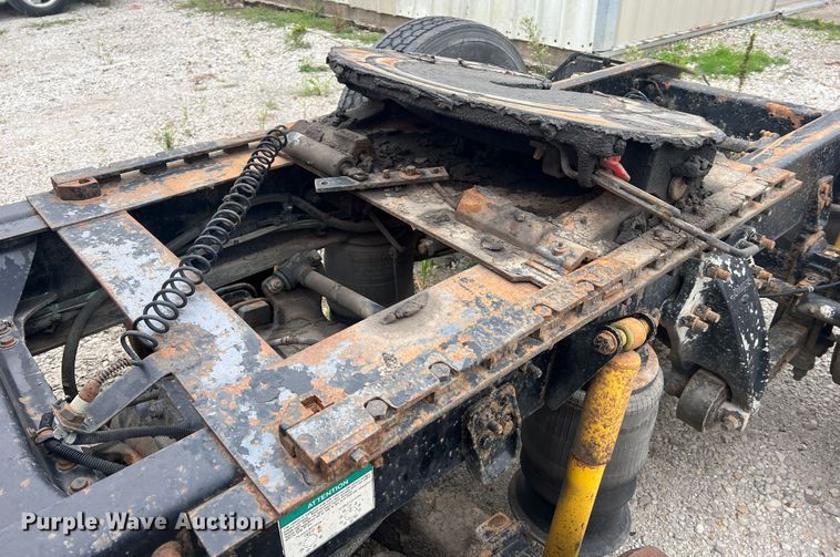 image for item MR9860 1999 Freightliner FLD  semi truck