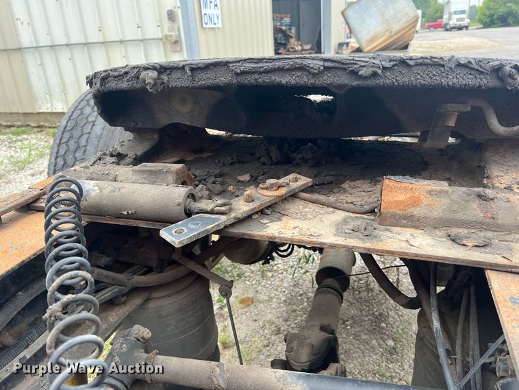 image for item MR9860 1999 Freightliner FLD  semi truck