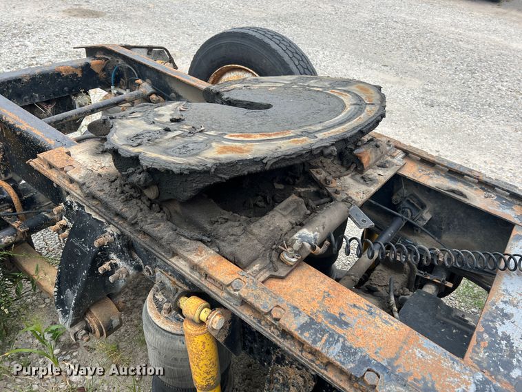 image for item MR9860 1999 Freightliner FLD  semi truck