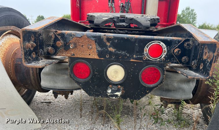 image for item MR9860 1999 Freightliner FLD  semi truck