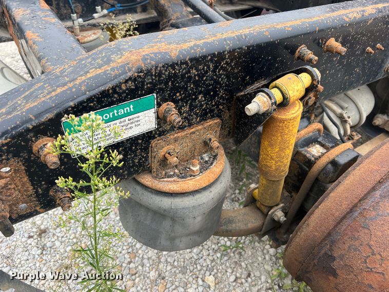 image for item MR9860 1999 Freightliner FLD  semi truck