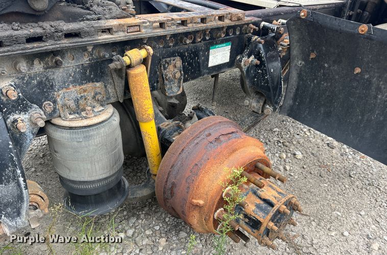 image for item MR9860 1999 Freightliner FLD  semi truck