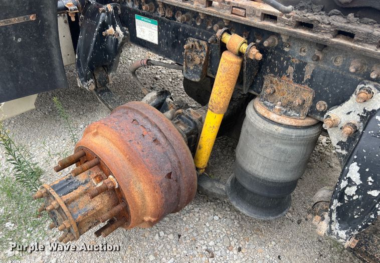 image for item MR9860 1999 Freightliner FLD  semi truck