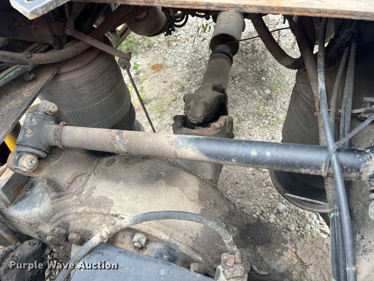 image for item MR9860 1999 Freightliner FLD  semi truck