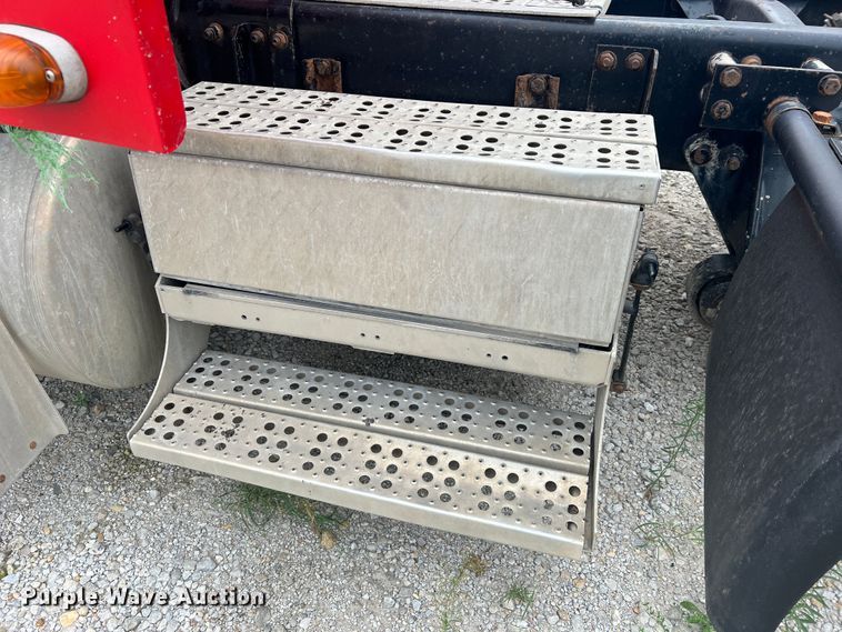 image for item MR9860 1999 Freightliner FLD  semi truck