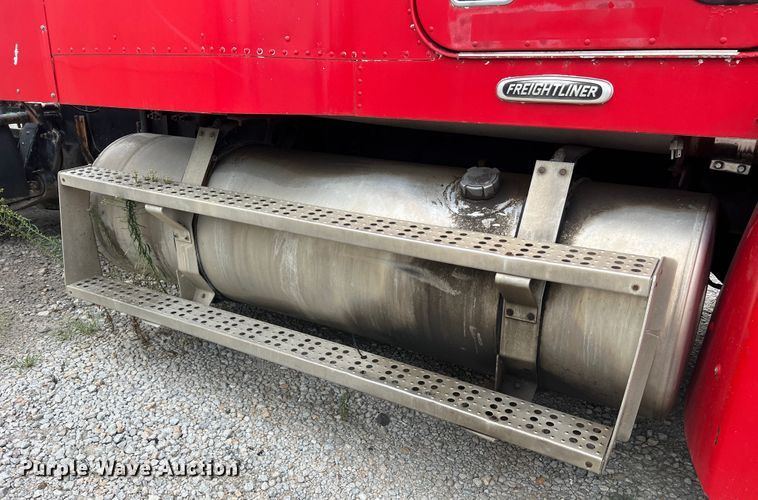 image for item MR9860 1999 Freightliner FLD  semi truck