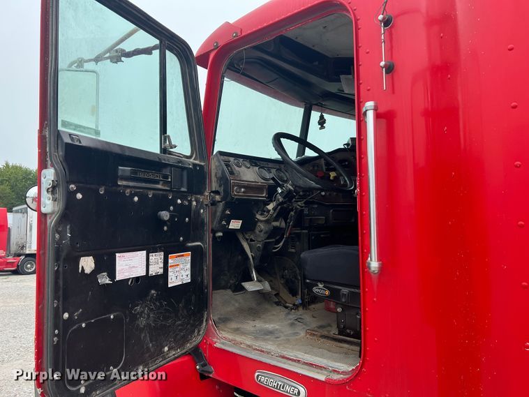 image for item MR9860 1999 Freightliner FLD  semi truck